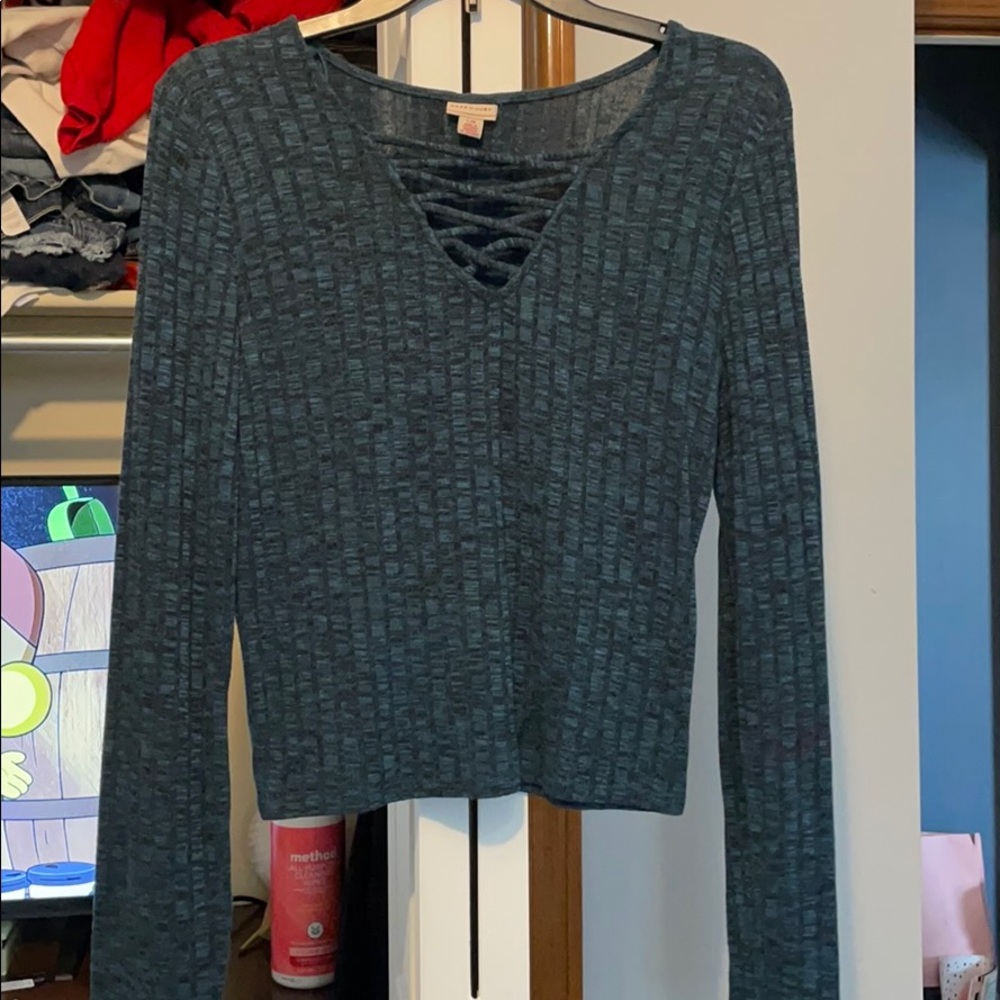 Crossed long sleeve